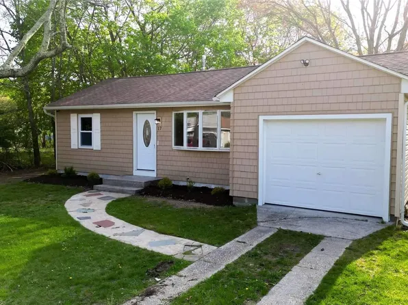 17 Wilson Avenue, Riverhead, NY 11901