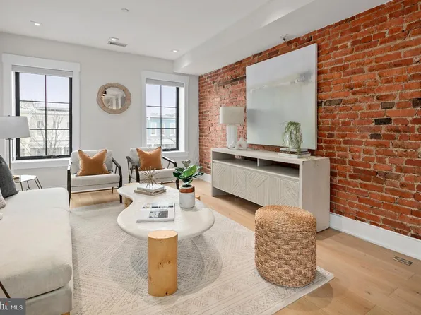 330 16th St SE Unit 2, Washington, DC 20003