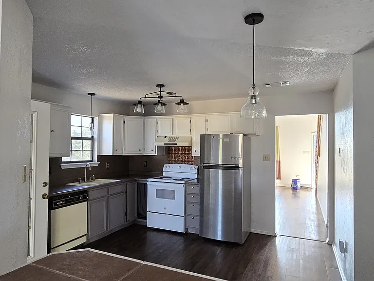 304 Texas St — Photo 11