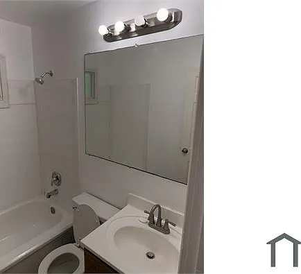 3 bed, 819 sqft, $1,300 — Photo 2