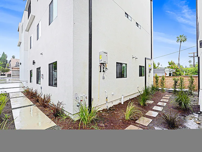 5346-5350 Oakland St — Photo 125