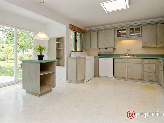 Kitchen / Breakfast Room