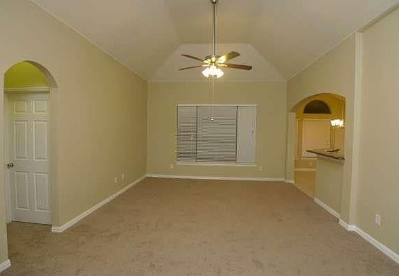 4th image of 1886 Huron Dr