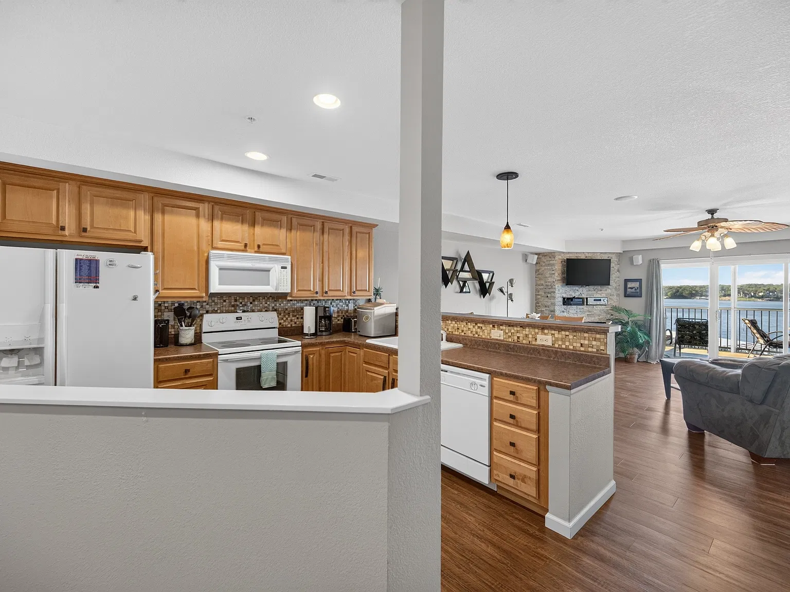 3 bed, 1411 sqft, $1,700 — Photo 1