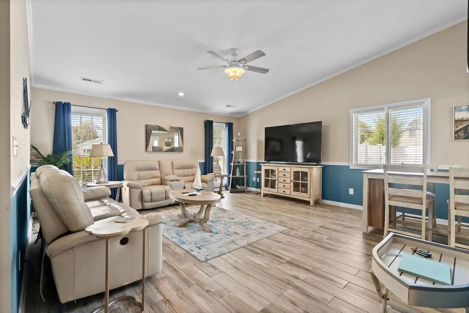 2 bed, 2.0 bath, 1140 sqft, $7,102 — Photo 2