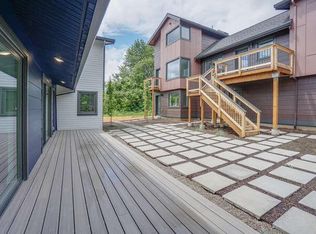 8671 SE Washington St, Portland, OR 97216