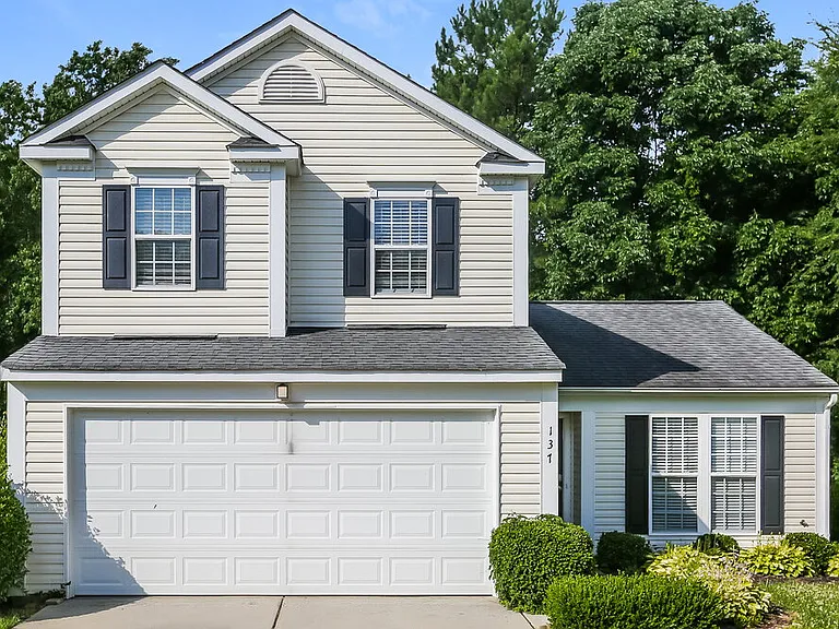137 Lantana Dr — Photo 1