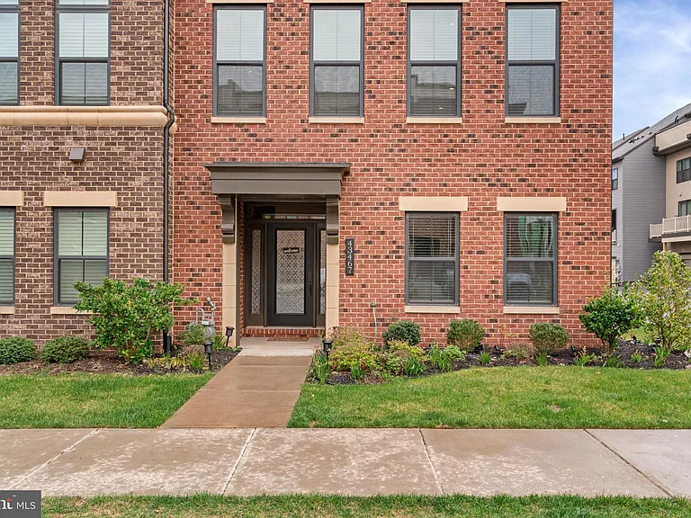 43467 Grandmoore St — Photo 3