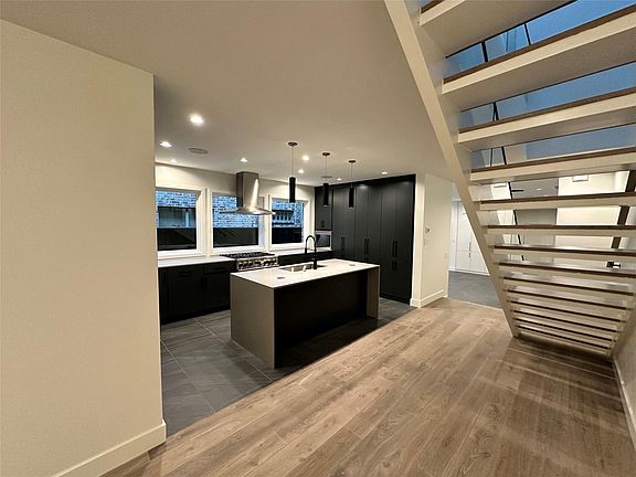 3rd image of 3444 Potomac Ave