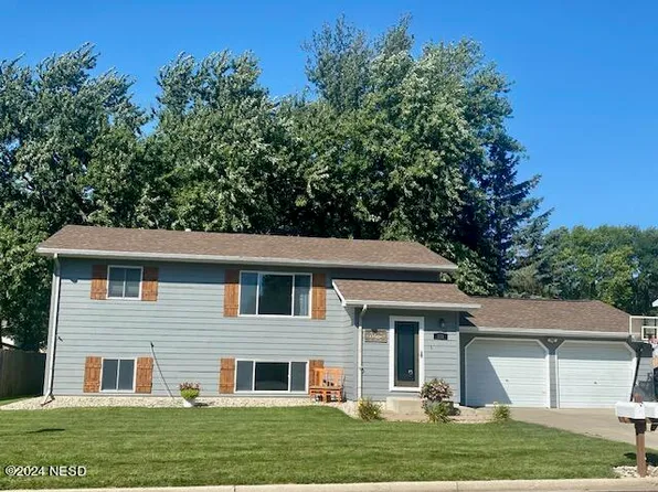 131 18th St NE, Watertown, SD 57201