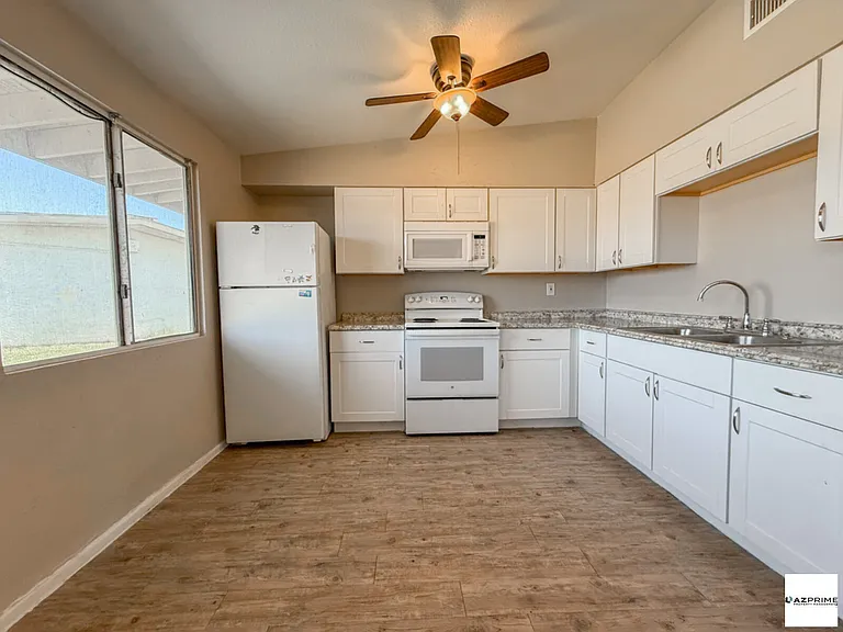 2139 W Devonshire Ave #3 — Photo 6