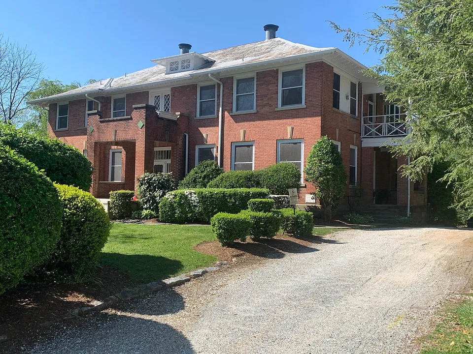1225 Highland Ave #9