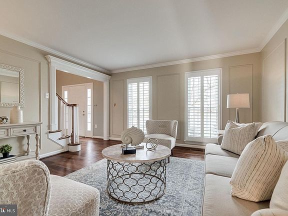 4th image of 8215 Collingwood Ct