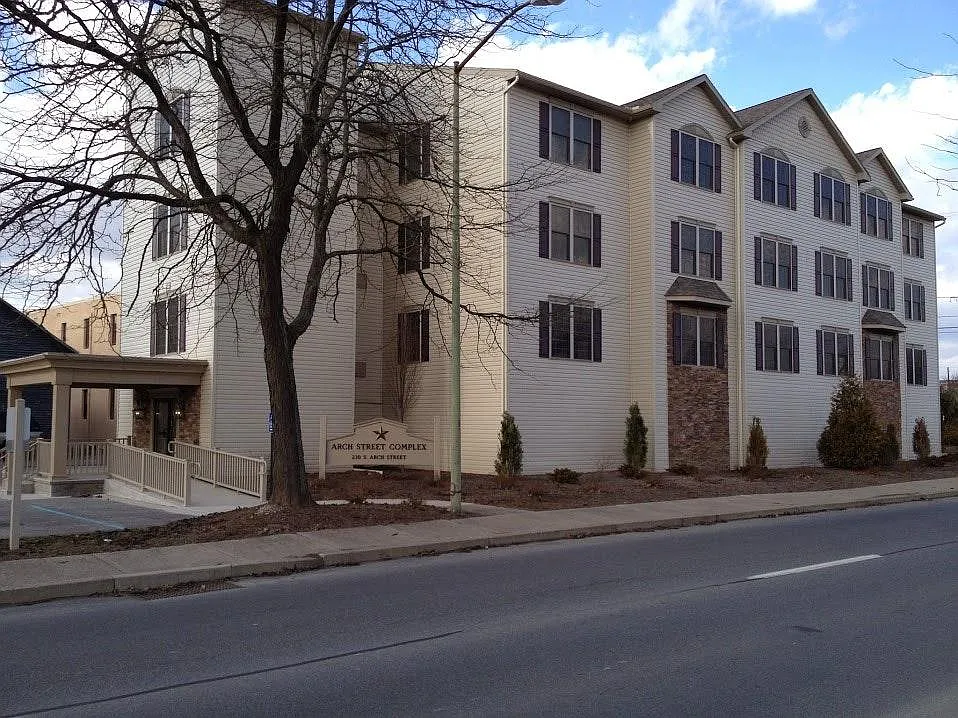 130 S Arch St — Photo 1