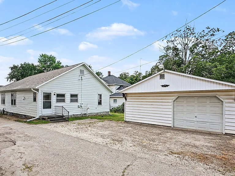 919 E Market St — Photo 22