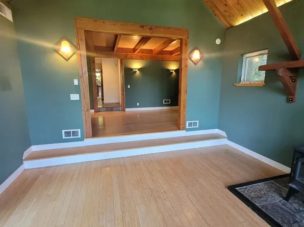 111 Marlboro Ln, Eugene, OR 97405