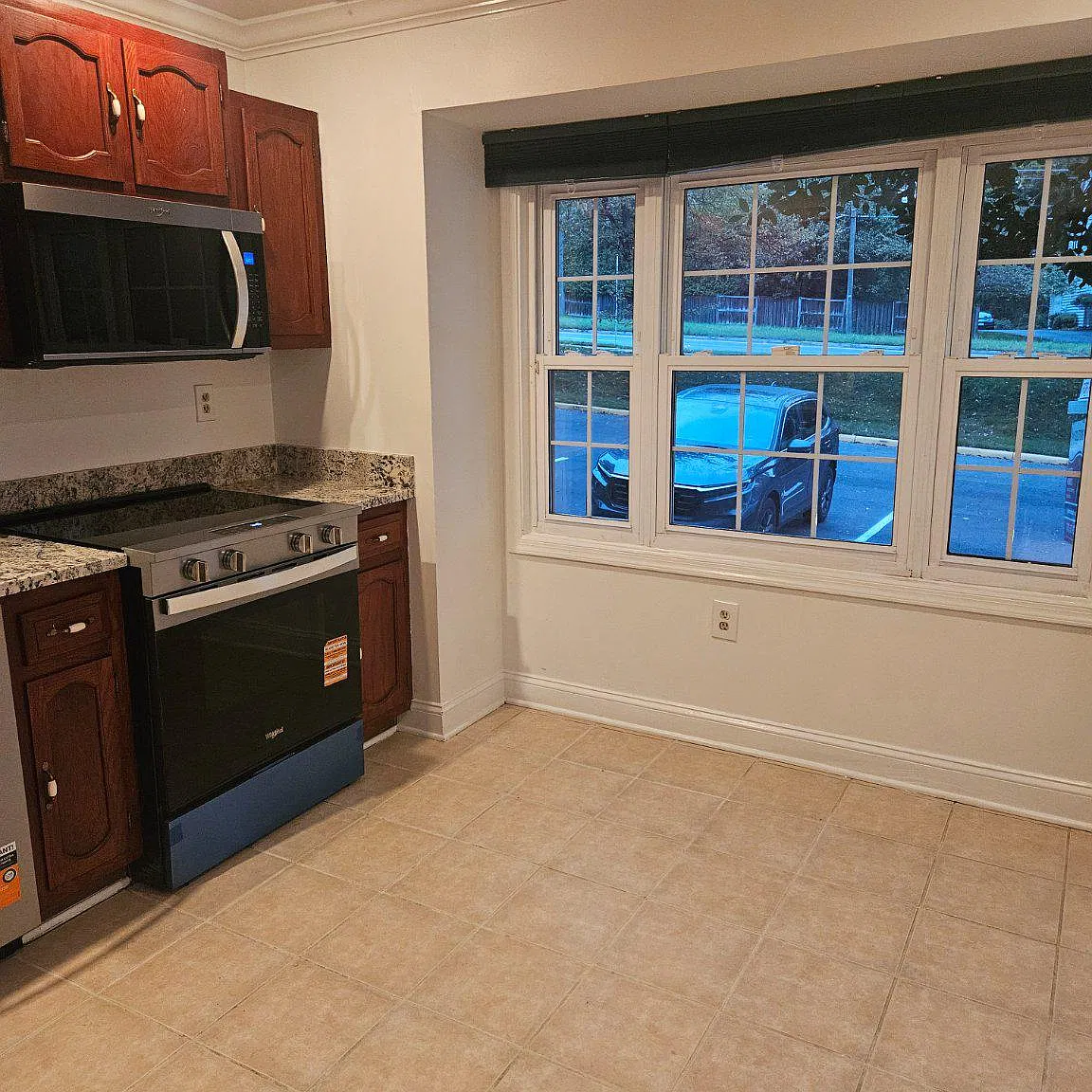 3 bed, 2.5 bath, 1320 sqft, $3,300 — Photo 4