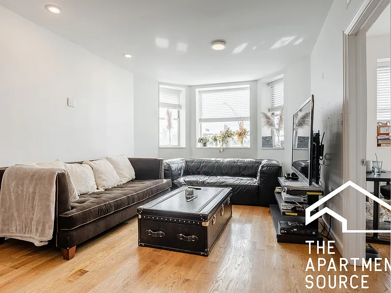 1806 W Grand Ave #2E — Photo 1