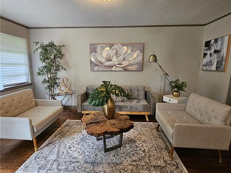 2123 Barbara Ln — Photo 2