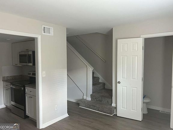 3rd image of 2604 Campbellton Rd SW #2D