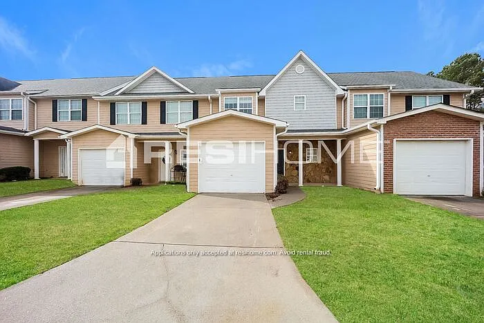 303 Kayla Ct — Photo 1