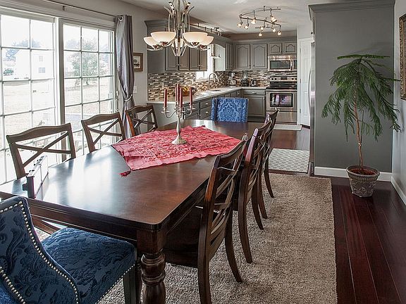 5th image of 2472 Honeysuckle Ln
