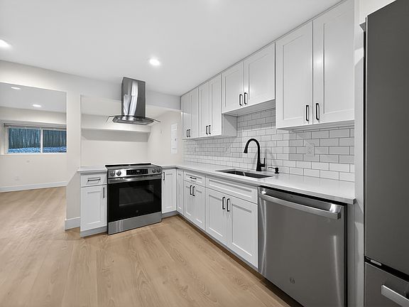 3rd image of 5646 21st Ave SW #B
