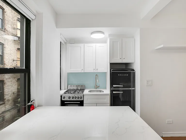 339 E 58th St #3G — Photo 5