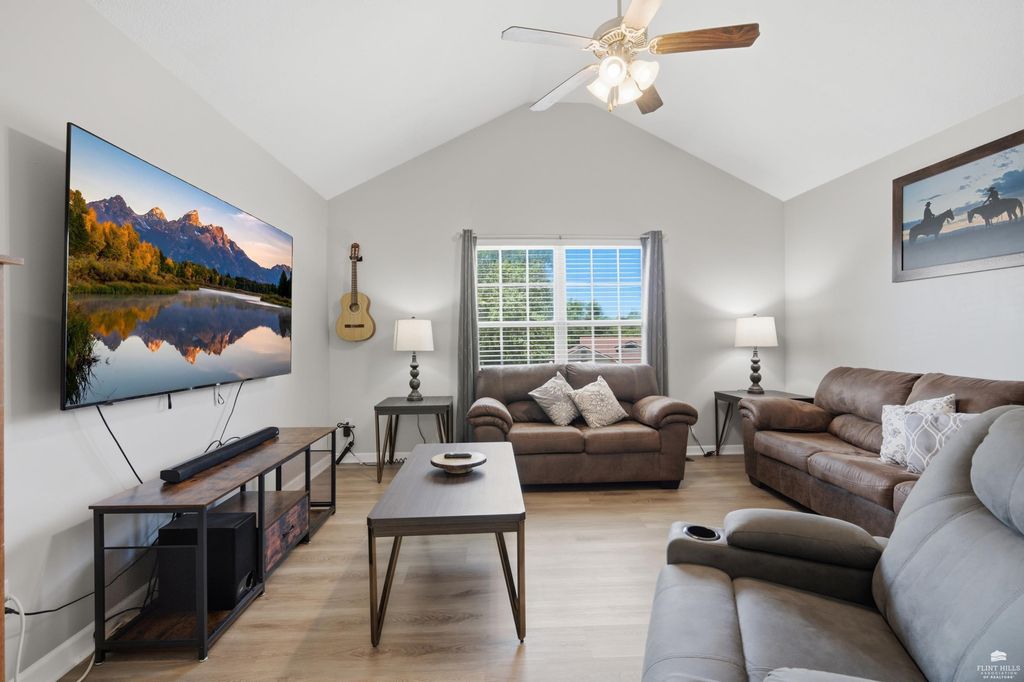 1227 Oakview Dr, Junction City, KS - View 6