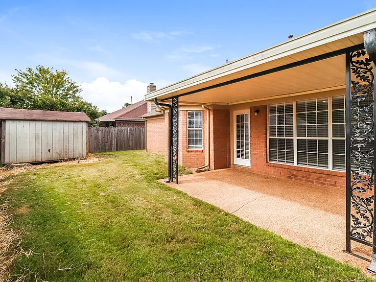 10029 Woodland Grove Dr — Photo 16