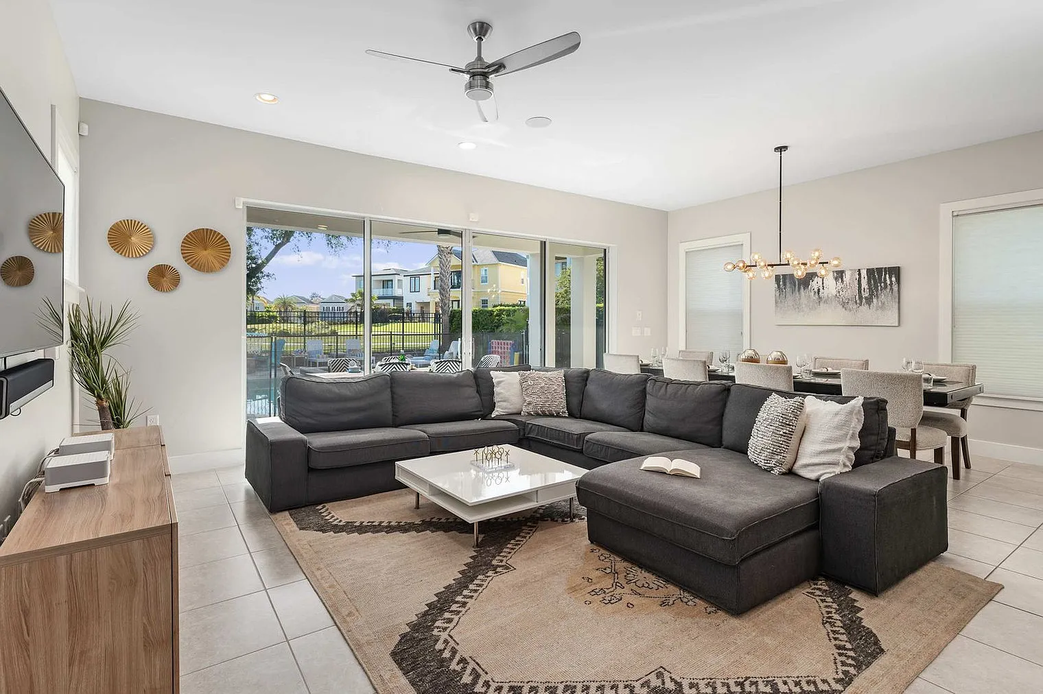 5 bed, 5.0 bath, 3143 sqft, $7,589 — Photo 2