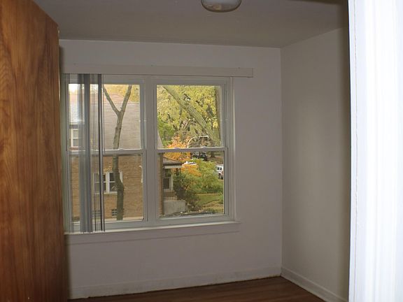 2nd image of 2535 W Glenlake Ave #2