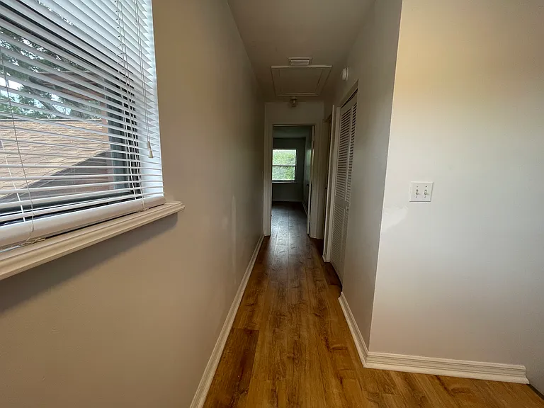 2701 NE 10th St #307 — Photo 12