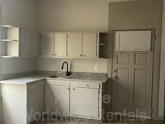 5th image of 2733 Waverly Ave