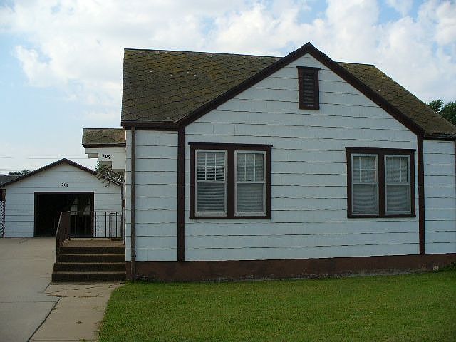 View of the house and the garage
