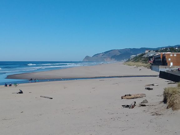3rd image of 171 SW Highway 101 Unit 110