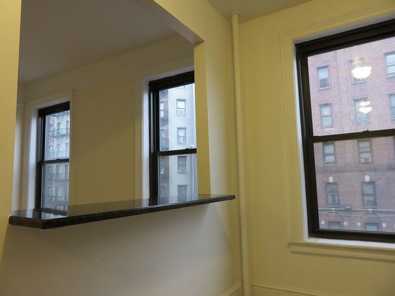 5th image of 901 Washington Ave #216
