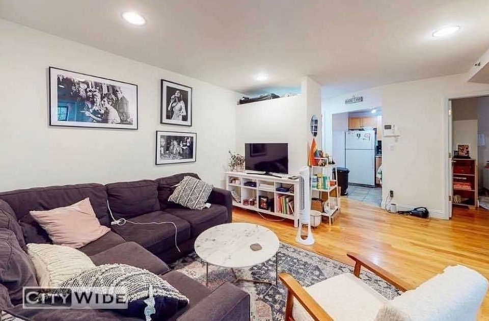 1st image of 525 E 13th St #3P