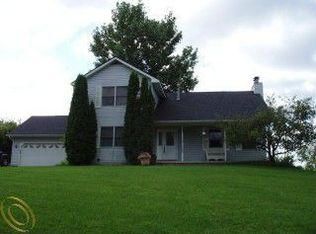 1722 Washburn Dr, Milford, MI 48381