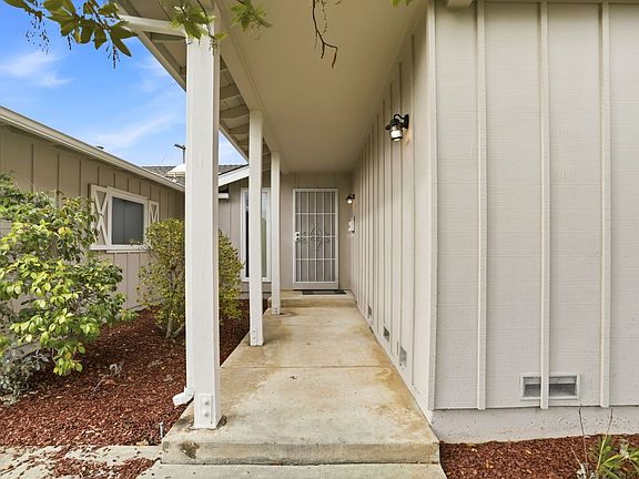 5th image of 829 Rose Blossom Dr