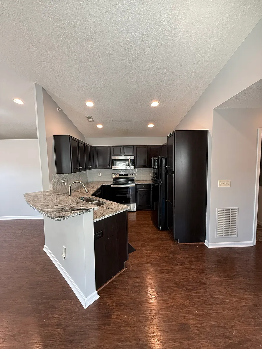 Building Photo - 2155 Rolling Hills Dr #1