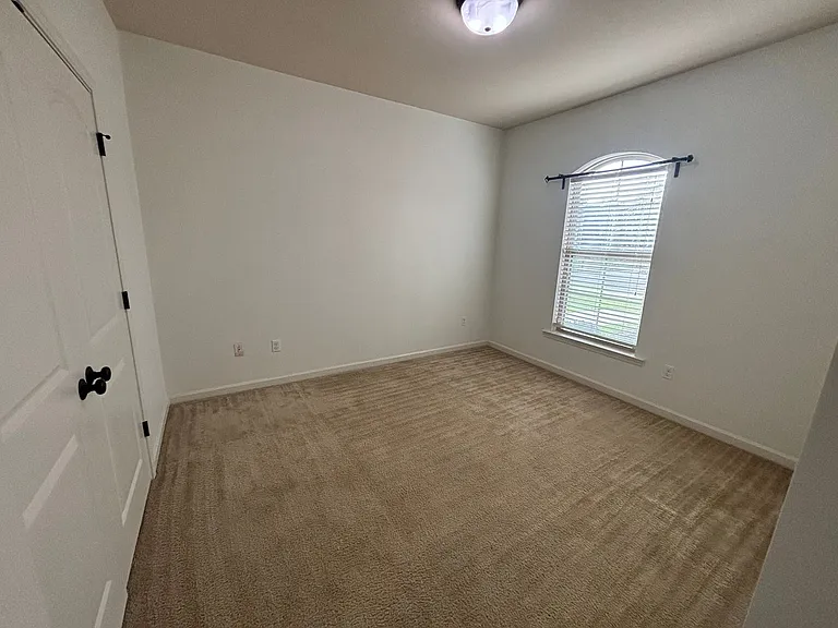 510 Greenwich Dr — Photo 9