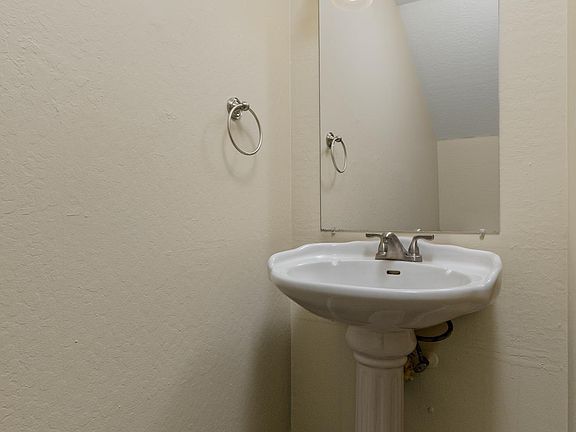 5th image of 3275 Madrone St