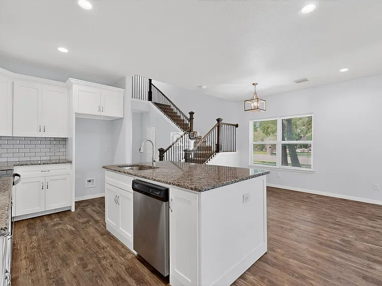 5838 Humbert Ave — Photo 12