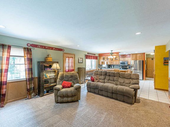 4th image of 12 Cosmos Ln SW
