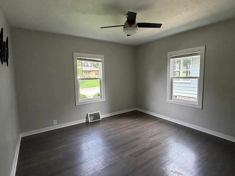 3927 Martha St — Photo 3