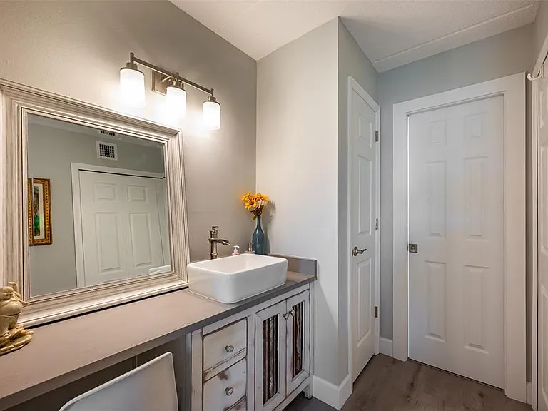 845 Benjamin Franklin Dr #302 — Photo 17