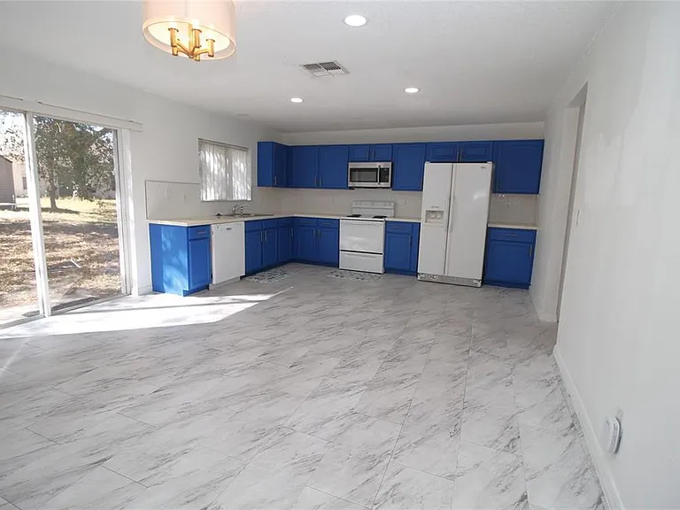 1455 Blue Horizon Dr — Photo 2