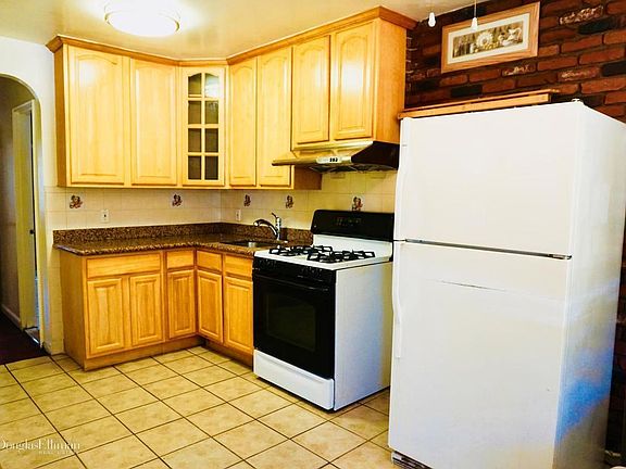 4th image of 956 E 58th St
