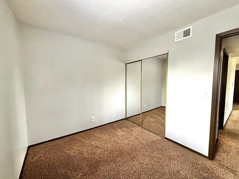 Breckenridge Davenport Apartments — Photo 42